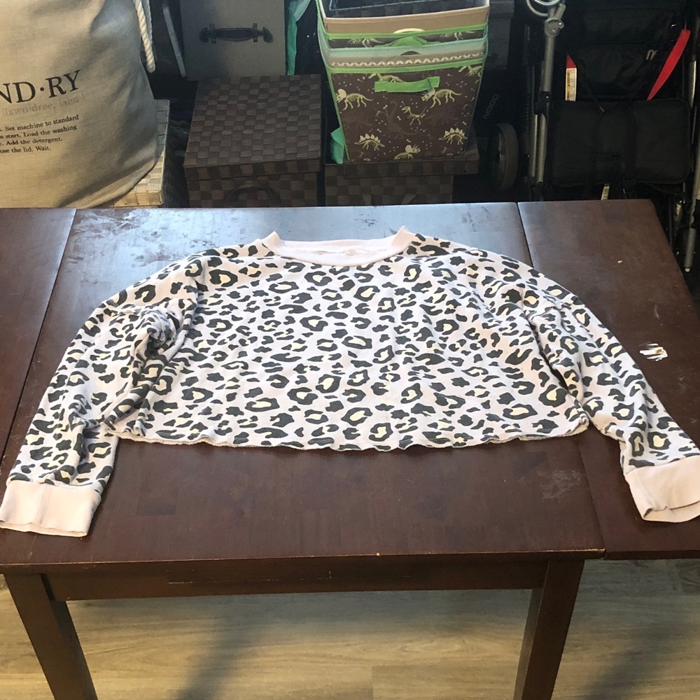 Colsie Lilac Leopard Print Cropped Sweatshirt